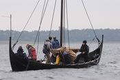 Og sejlet nu næsten nede og det er Arne også selvom Henriette passer på ham