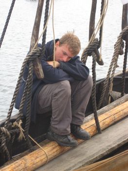 Tim, så træt som kun en teenager i voksealderen kan være det :-)