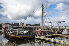 Havhingsten fra Glendalough Havhingsten ved sin bro i inderhavnen