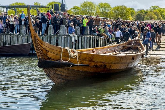 Søsætning af Estrid Byrding, det seneste vikingeskib bygget på Vikingeskibsmuseet i Roskilde.