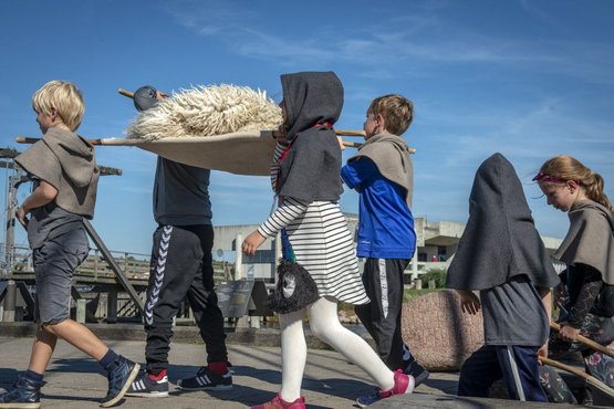 Tag dine elever med til Vikingeskibsmuseets undervisningsforløb Tag dine elever med til Vikingeskibsmuseets undervisningsforløb