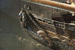 Det svenske skib Vasa er det bedst bevarede orlogsskib fra 1600-tallet. Galionen har den typiske springende løve i spidsen, med blottede tænder og klar til angreb. Farveanalyser viser, at løven oprindeligt havde ildrødt gab. Manken var forgyldt så den har stået og glimtet i solen. Foto: Anneli Karlsson, Vasa Museum/SMTM.