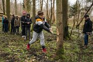 Børnene lære hvordan vikingerne brugte økser