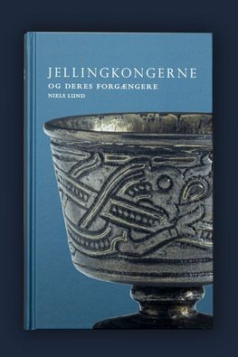 Professor emeritus Niels Lund fra Københavns Universitet giver i bogen 'Jellingkongerne og deres forgængere' den hidtil grundigste analyse af kilderne til Danmarks tidlige konger før Gorm den Gamle. Bogen er udgivet af Vikingeskibsmuseet i Roskilde.