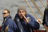 Carsten Hvid, teh Sea Stallion Skipper, gives an order. Foto: Werner Karrasch