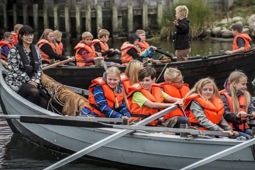 Sejl ud med klassen. Skoletjenesten tilbyder undervisning på Roskilde Fjord.  