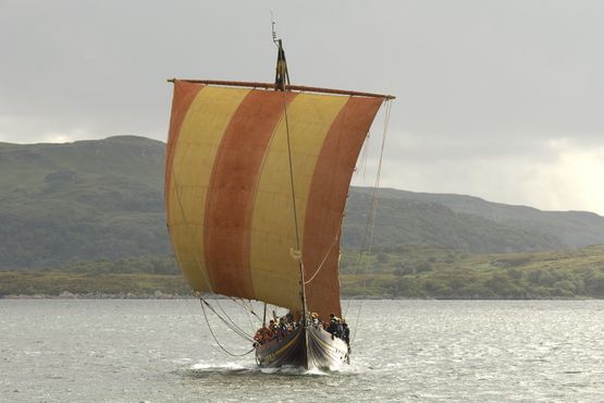 From 2007 – 2008, Sea Stallion undertook a trial voyage from Roskilde to Dublin and back again. 2,482 sea miles were sailed along Viking Age sailing routes with the aim of testing the reconstruction. 