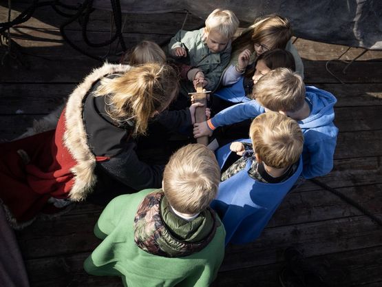 Tag specialklassen med på en lærerig dag på Vikingeskibsmuseet, hvor der er tid og plads til alles behov Tag specialklassen med på en lærerig dag på Vikingeskibsmuseet, hvor der er tid og plads til alles behov