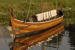 En nat ombord på vikingeskibet Helge Ask giver spejderne mulighed for at opleve livet til søs, som det kunne have været for 1.000 år siden. Copyright: Vikingeskibsmuseet i Roskilde
