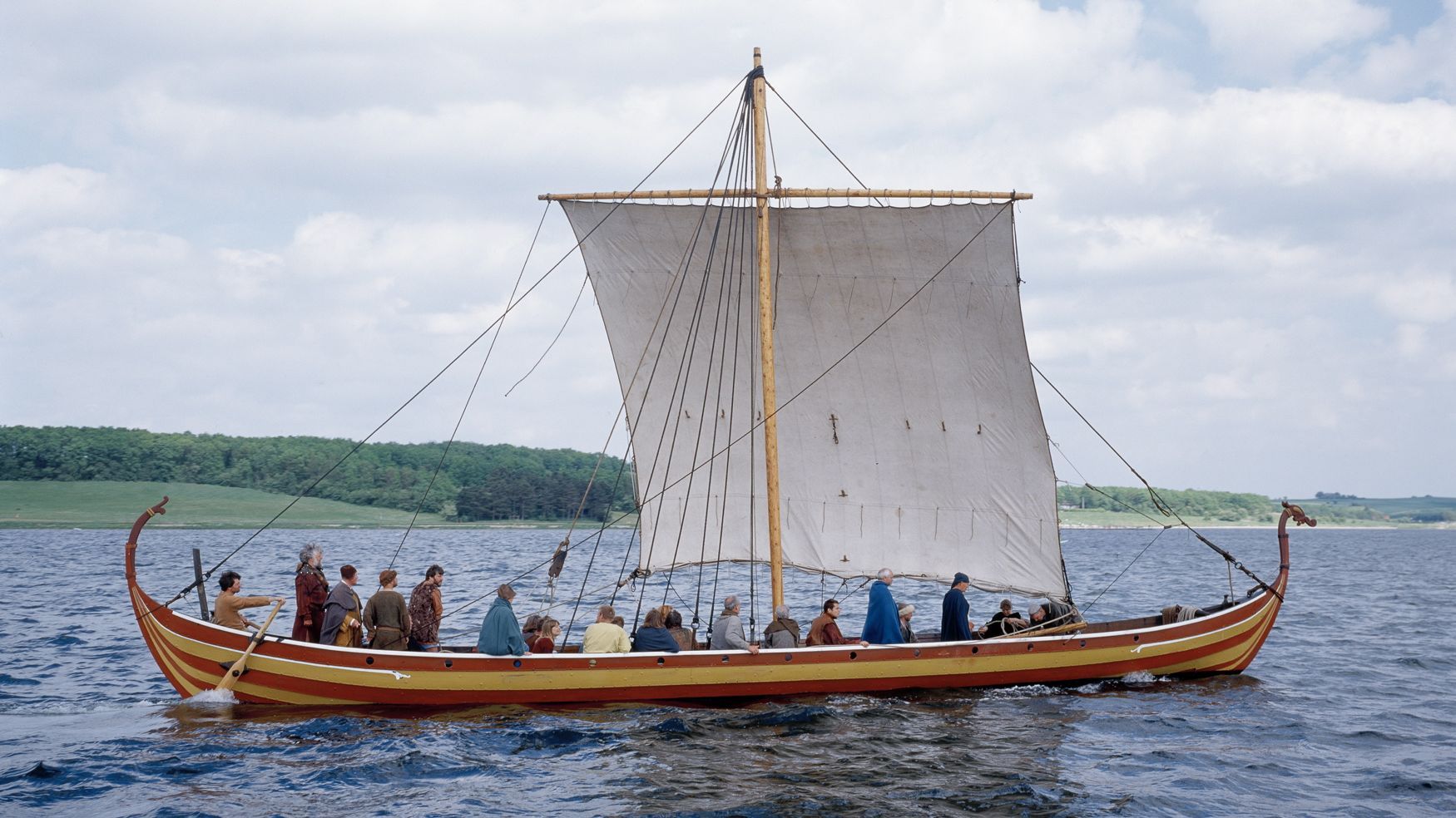 Helge Ask - et af de vikingeskibe, du kan sejle i på vikingeskibsmuseet i Roskilde.