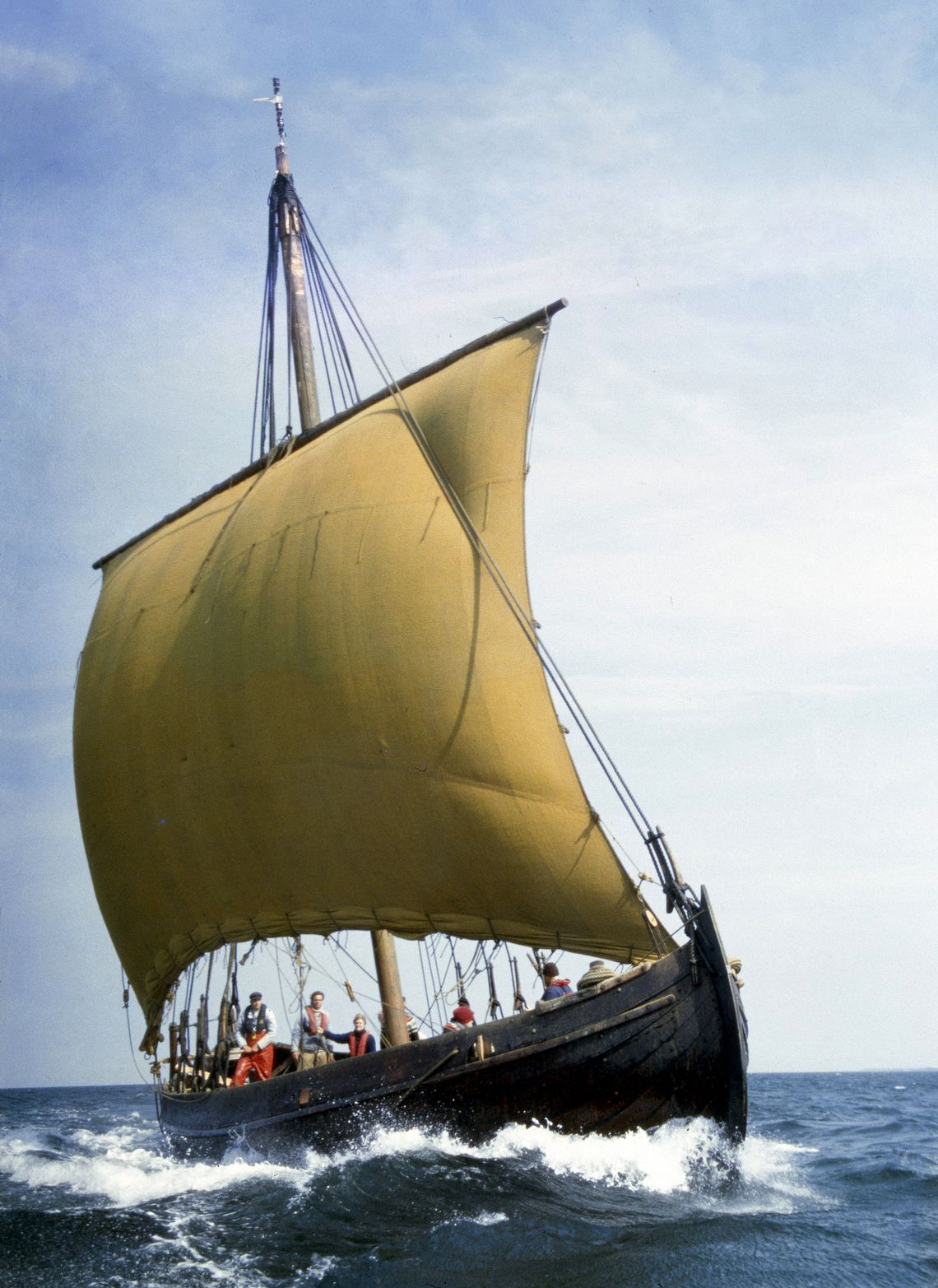 Vikingeskibet Ottar, en sejlende rekonstruktion af Skuldelev 1, som kan ses på Vikingeskibsmuseet i Roskilde