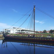 Havhingsten ved kaj i efterårssolen. Foto: Ole Christiansen