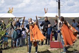 Sommeraktivitet krigstogt på Strandengen, Fotograf: Jacob Nyborg Andreasen, Copyright: Vikingeskibsmuseet i Roskilde 