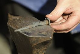 Dette er noget af det arbejde smeden laver, når de besøger museet i løbet af pinsen