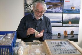 Flemming Rieck fra Vikingeskibsmuseet fortæller om, hvad vi kan lære om livet ved Bisserup Bugt i jægerstenalderen for 6.500 år siden ved at kigge på opsamlet flint fra de lavvandede området i bugten.