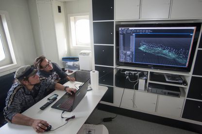 Archaeologists Massimiliano Ditta from Italy and Ines Šelendić from Croatia works on the final 3D model.