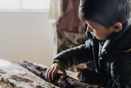 I weekender og i ferier kan familien gå med ’I Marinarkæologens fodspor’ på Vikingeskibsmuseet. Foto: Jacob N. Andreassen