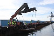 Skjoldungen løftes på land i Hundested af containertrucken Kalmer. Foto: Mie Jensen