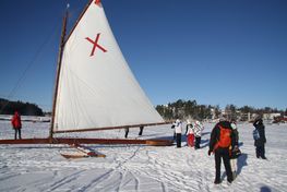 Den fornemme isyacht 'XLNT' fra 1905 er igen hjemme på isen i Stockholms skærgård. Foto: Bernt Karlsson / Facebook