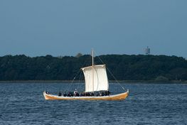 [Translate to English:] Sulen ved Vikingeskibsmuseet i Roskilde