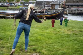 Tag kollegaerne med til teambuilding på vikingeskibsmuseet i roskilde. copyright: Vikingeskibsmuseet