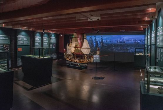 Vikingeskibsmuseet i Roskilde viser særudstillingen 'I Røg og Brand - Slaget i Femern Bælt 1644' frem til 1. marts 2023.