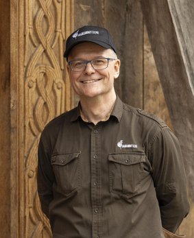 Foredrag med Sagnlandet Lejres direktør og arkæolog Lars Holten i Vikingeskibsmuseets Vikingeskibshal den 14. november Foredrag med Sagnlandet Lejres direktør og arkæolog Lars Holten i Vikingeskibsmuseets Vikingeskibshal den 14. november