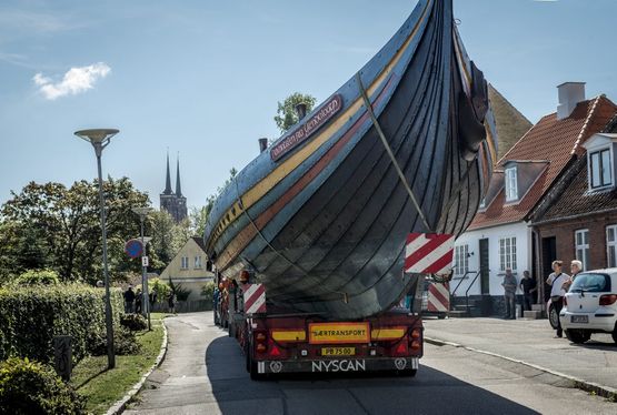 [Translate to english:] Særtransport af verden længste rekonstruktion af et vikingeskib
