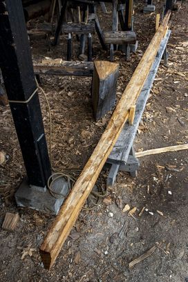 The reconstruction of Skuldelev 5 - The keel is measured. 